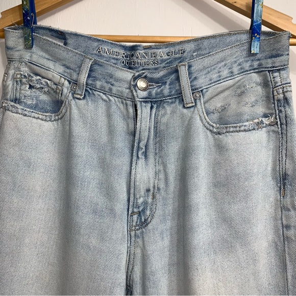 Size 6 American Eagle Outfitters Mom Jean - Picture 4 of 5